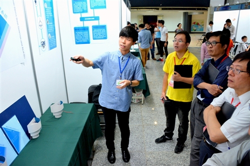 機電系同學參加「2015 茂迪盃─太陽能光電應用設計創意競賽」勇奪金牌獎。