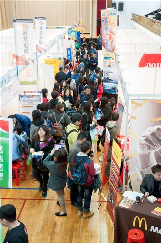 本校與新北市政府聯合舉辦2015年校園徵才博覽會。