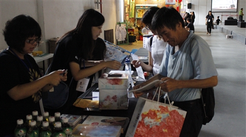 大傳系舉行第29屆畢業成果展──「傳染」。