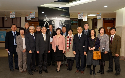 日本姊妹校東京外國語大學校長立石博高蒞校訪問，並舉行「Global Japan Office」揭牌啟用儀式。