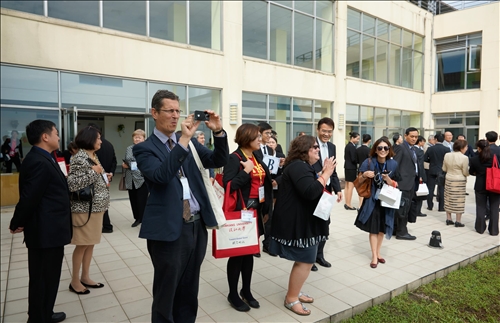 近悅遠來 同賀校慶