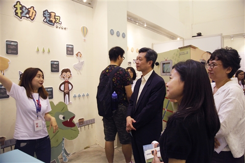 資傳系舉辦第15屆畢業展「介子流」。