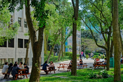 商管大樓北側增設行人徒步區、科學館西北側新增停車位。