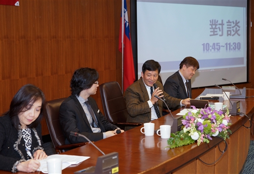 日本直木獎得主東山彰良蒞校開講。