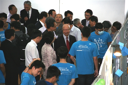 資工、資圖、資傳、電機、資管、教科、資創等7系共同舉辦資訊週聯合展。