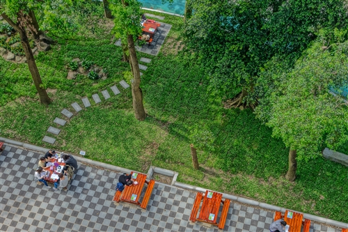 商管大樓北側增設行人徒步區、科學館西北側新增停車位。