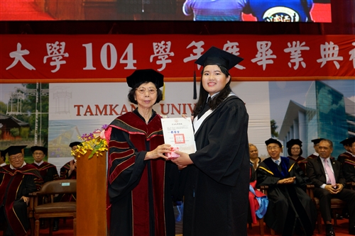 本校舉行104學年度畢業典禮──「浩浩淡江六六　職場通航九九」。