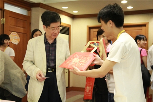 賀《淡江時報》發行1,000期。