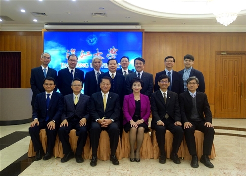 華航董事長孫洪祥率團蒞校說明民航學程。