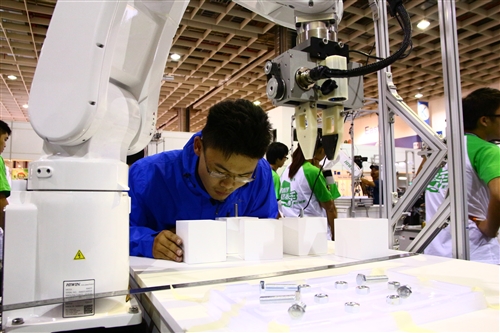 賀電機系參加『上銀智慧機器手』實作競賽雙項冠軍！