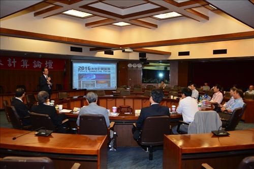 站在學術巨人肩膀上研討未來資訊計算前景