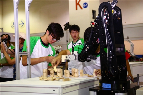 賀電機系參加『上銀智慧機器手』實作競賽雙項冠軍！