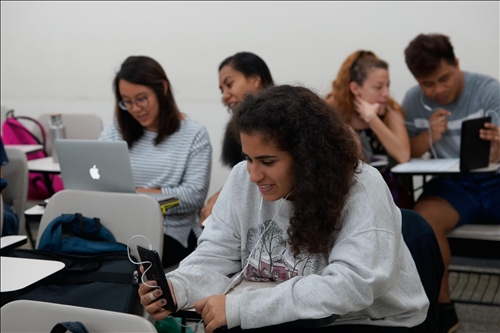 視訊教英文、淡大愛相助