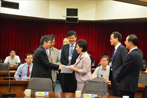 站在學術巨人肩膀上研討未來資訊計算前景