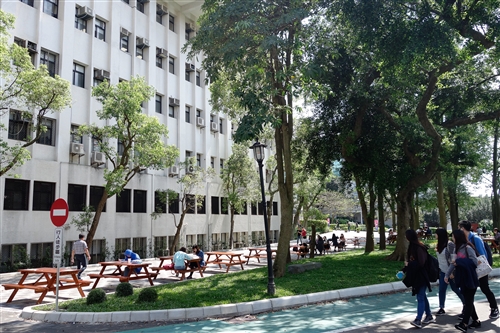 商管大樓北側增設行人徒步區、科學館西北側新增停車位。