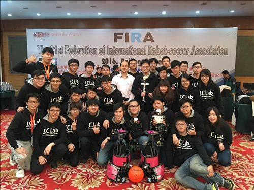 機器人研究團隊再次蟬聯FIRA世界盃機器人足球賽冠軍