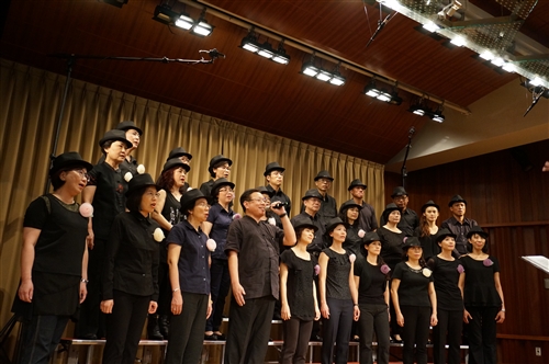 「淡江花月夜」女教職員聯誼會合唱團第三度熱演。