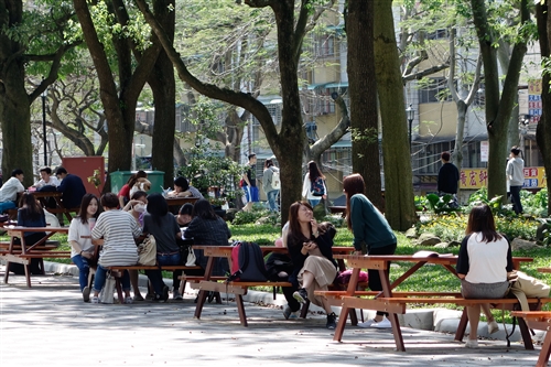 商管大樓北側增設行人徒步區、科學館西北側新增停車位。