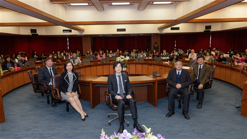 日本直木獎得主東山彰良蒞校開講。