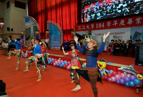 本校舉行104學年度畢業典禮──「浩浩淡江六六　職場通航九九」。