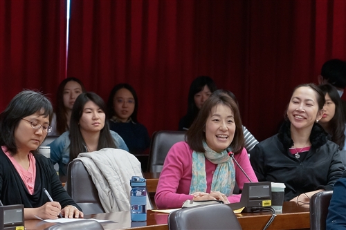 日本直木獎得主東山彰良蒞校開講。