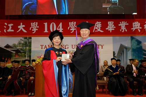 本校舉行104學年度畢業典禮──「浩浩淡江六六　職場通航九九」。