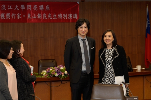 日本直木獎得主東山彰良蒞校開講。