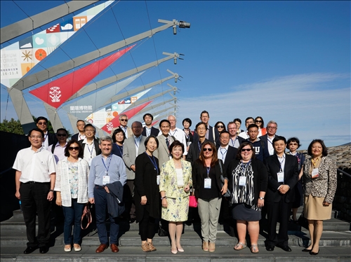 近悅遠來 同賀校慶