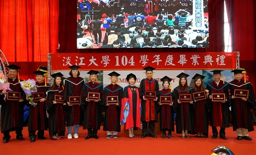本校舉行104學年度畢業典禮──「浩浩淡江六六　職場通航九九」。