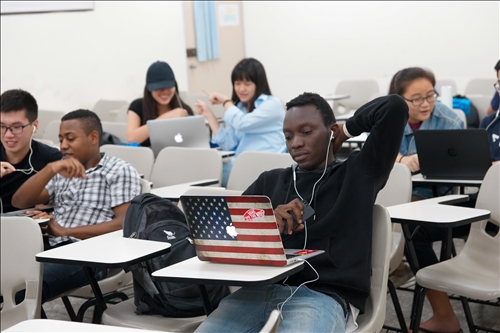 視訊教英文、淡大愛相助