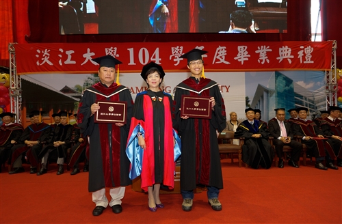 本校舉行104學年度畢業典禮──「浩浩淡江六六　職場通航九九」。