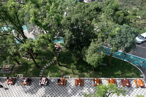 商管大樓北側增設行人徒步區、科學館西北側新增停車位。