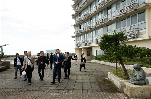 近悅遠來 同賀校慶