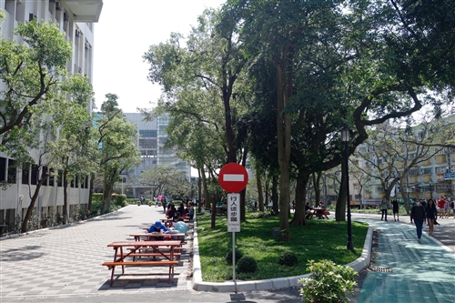 商管大樓北側增設行人徒步區、科學館西北側新增停車位。