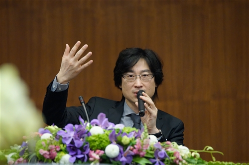 日本直木獎得主東山彰良蒞校開講。