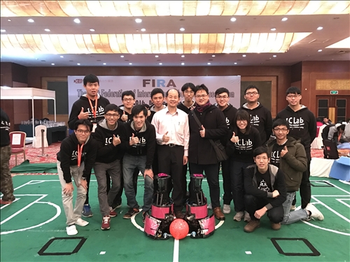 機器人研究團隊再次蟬聯FIRA世界盃機器人足球賽冠軍
