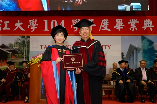 本校舉行104學年度畢業典禮──「浩浩淡江六六　職場通航九九」。