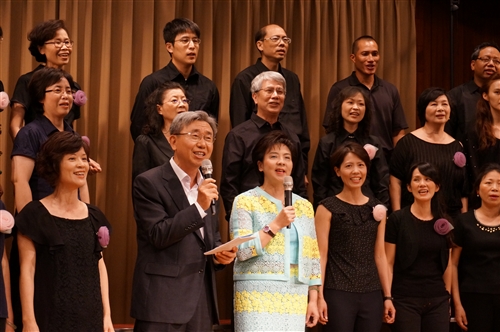 「淡江花月夜」女教職員聯誼會合唱團第三度熱演。