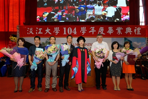 本校舉行104學年度畢業典禮──「浩浩淡江六六　職場通航九九」。