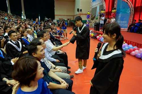 本校舉行104學年度畢業典禮──「浩浩淡江六六　職場通航九九」。