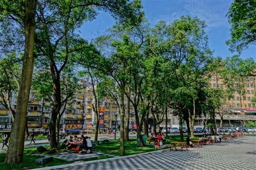 商管大樓北側增設行人徒步區、科學館西北側新增停車位。