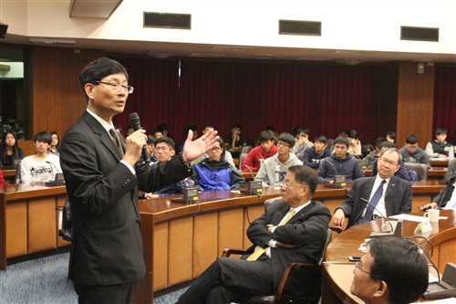 華航董事長孫洪祥率團蒞校說明民航學程。