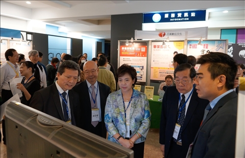 大數據應用、校務研究、學習分析，共享智慧校園時代