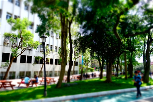 商管大樓北側增設行人徒步區、科學館西北側新增停車位。