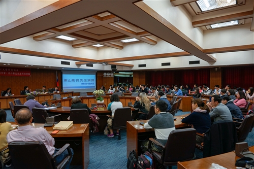 日本直木獎得主東山彰良蒞校開講。