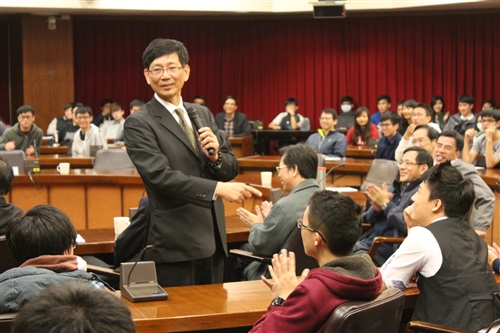 華航董事長孫洪祥率團蒞校說明民航學程。