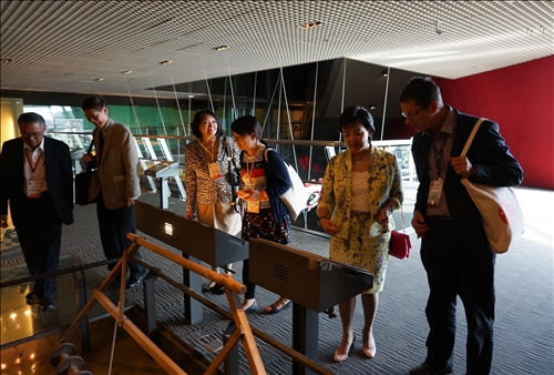 近悅遠來 同賀校慶