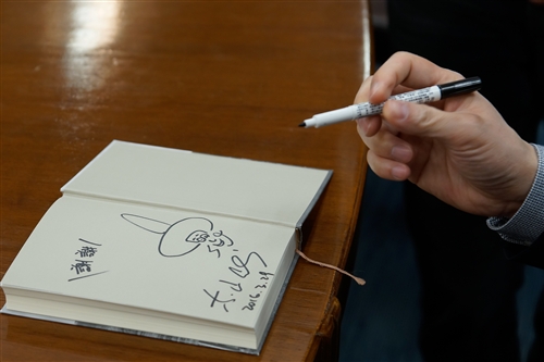 日本直木獎得主東山彰良蒞校開講。