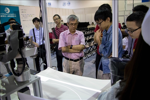 全國機器人競賽 機電系風光奪冠