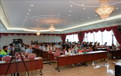 大學、地方政府、高中攜手合作關心教育實務